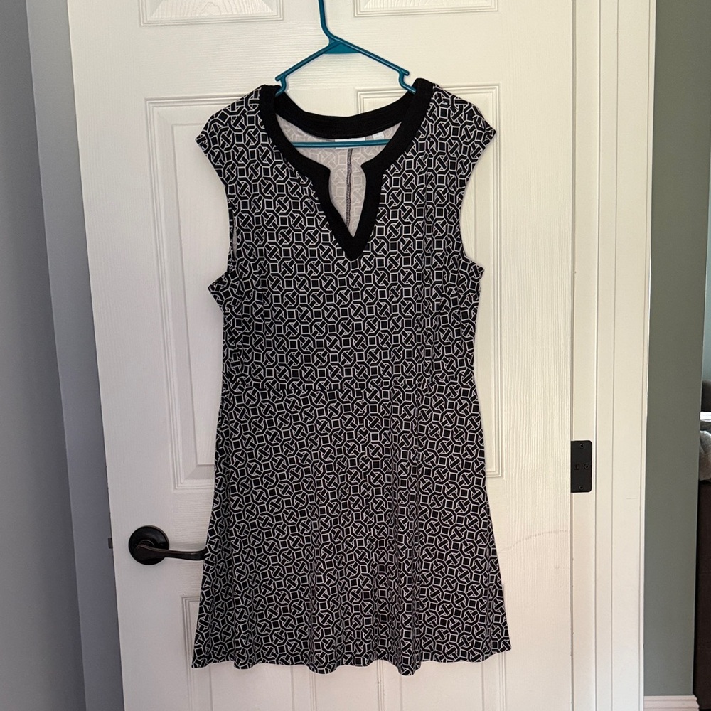 New York & Company Black and White Geometric Mini Dress